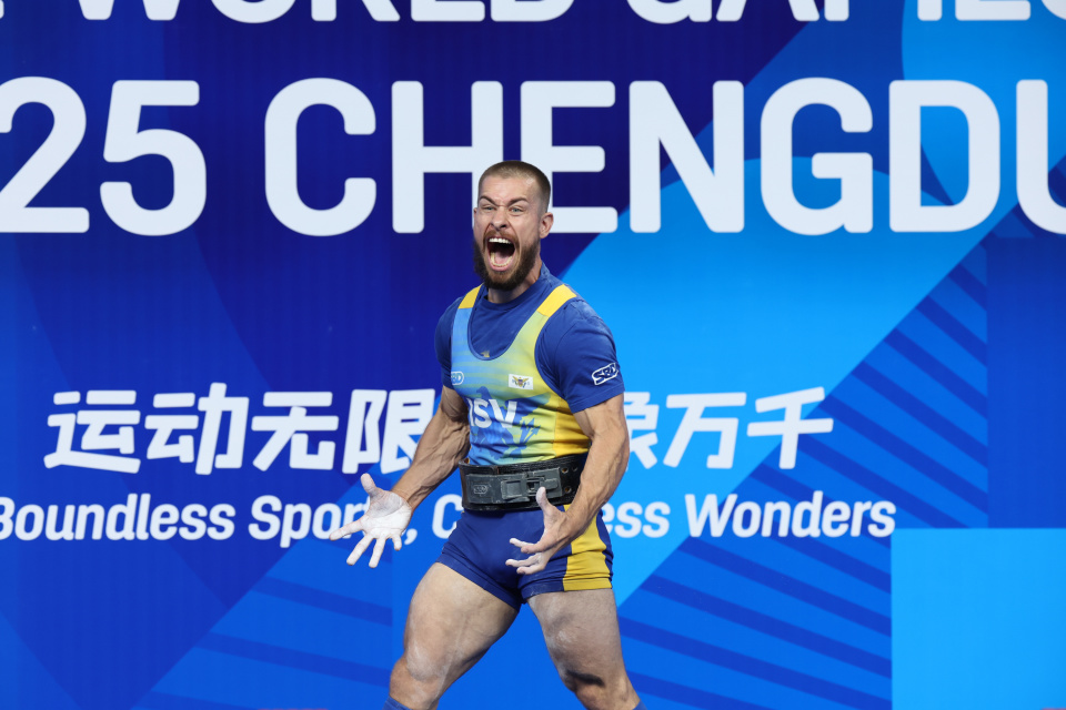 赛第一名的, 新华社记者