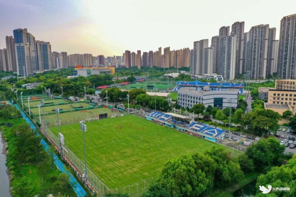 间赛事, cbew, 中心足球场