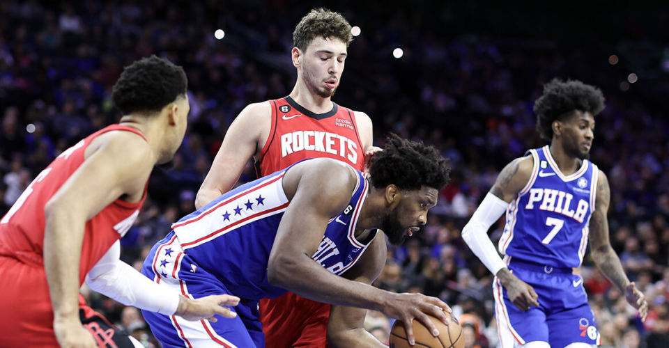 两端都给予, bt, 他的队友富